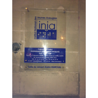 Eingangsschild "INJA Paris" mit Nennung des "Salle de Concert André Marchal"<br>(Foto: Alexandra Klein)